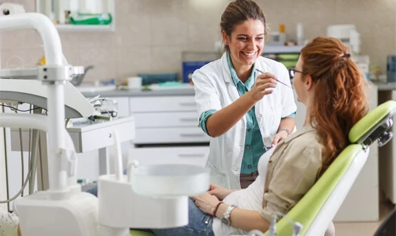 Boosting Patient Engagement with Interactive Digital Twins in Dentistry